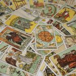 Tirage des cartes : comment choisir votre tarot divinatoire ?