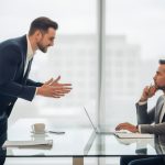 découvrez comment préparer un pitch elevator efficace pour captiver un investisseur en quelques minutes et maximiser vos chances de financement.