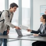découvrez nos conseils pratiques pour décrocher votre premier emploi étudiant même sans expérience préalable et lancer votre carrière avec succès.